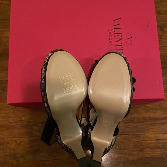 Valentino authentic black lace high heels. Like new! - Picture 4 of 4